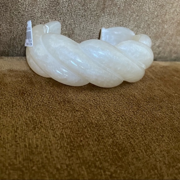 NEW J. Crew Resin Cuff Bracelet - M/L - Picture 6 of 7